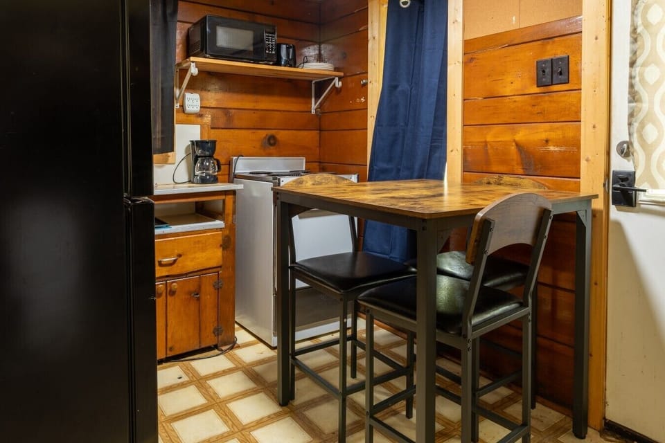 Cabin 7-6