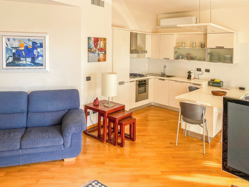 Apartment, Balcony, Sea View | Living area