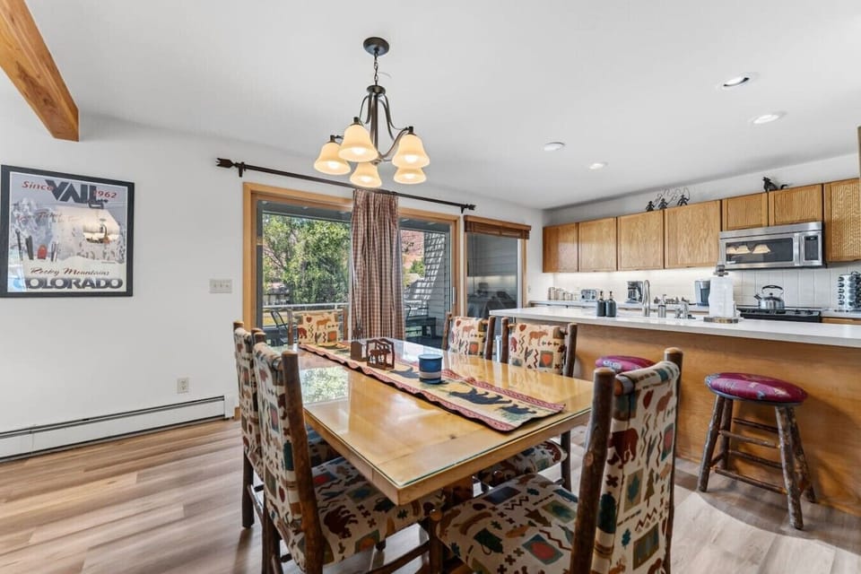 Open-concept fully equipped kitchen with 6 person dining table and bar seating