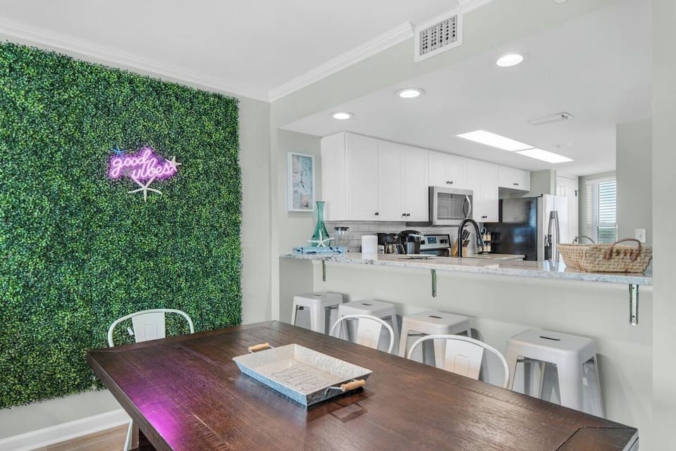 Selfie Wall in Dining room | 6 person table and 4 barstools 