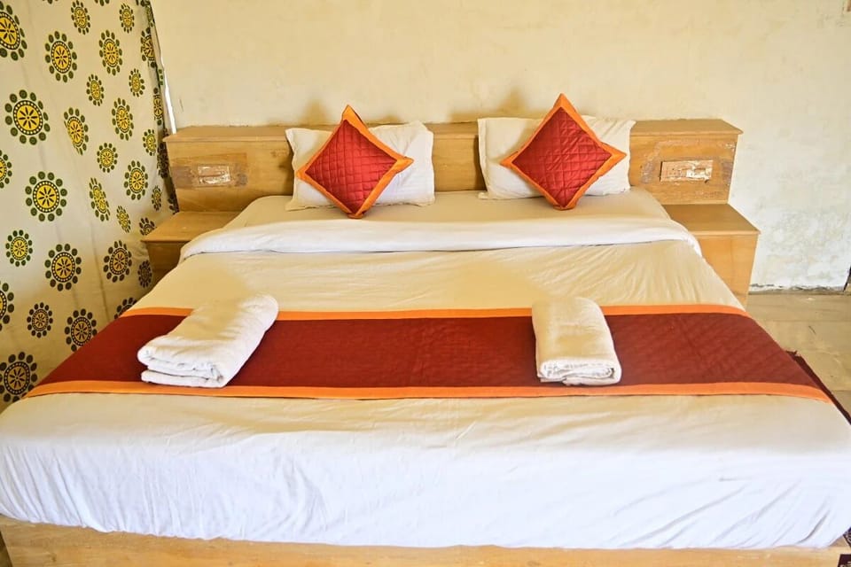 Deluxe Single Room, Desert View | Desk, laptop workspace