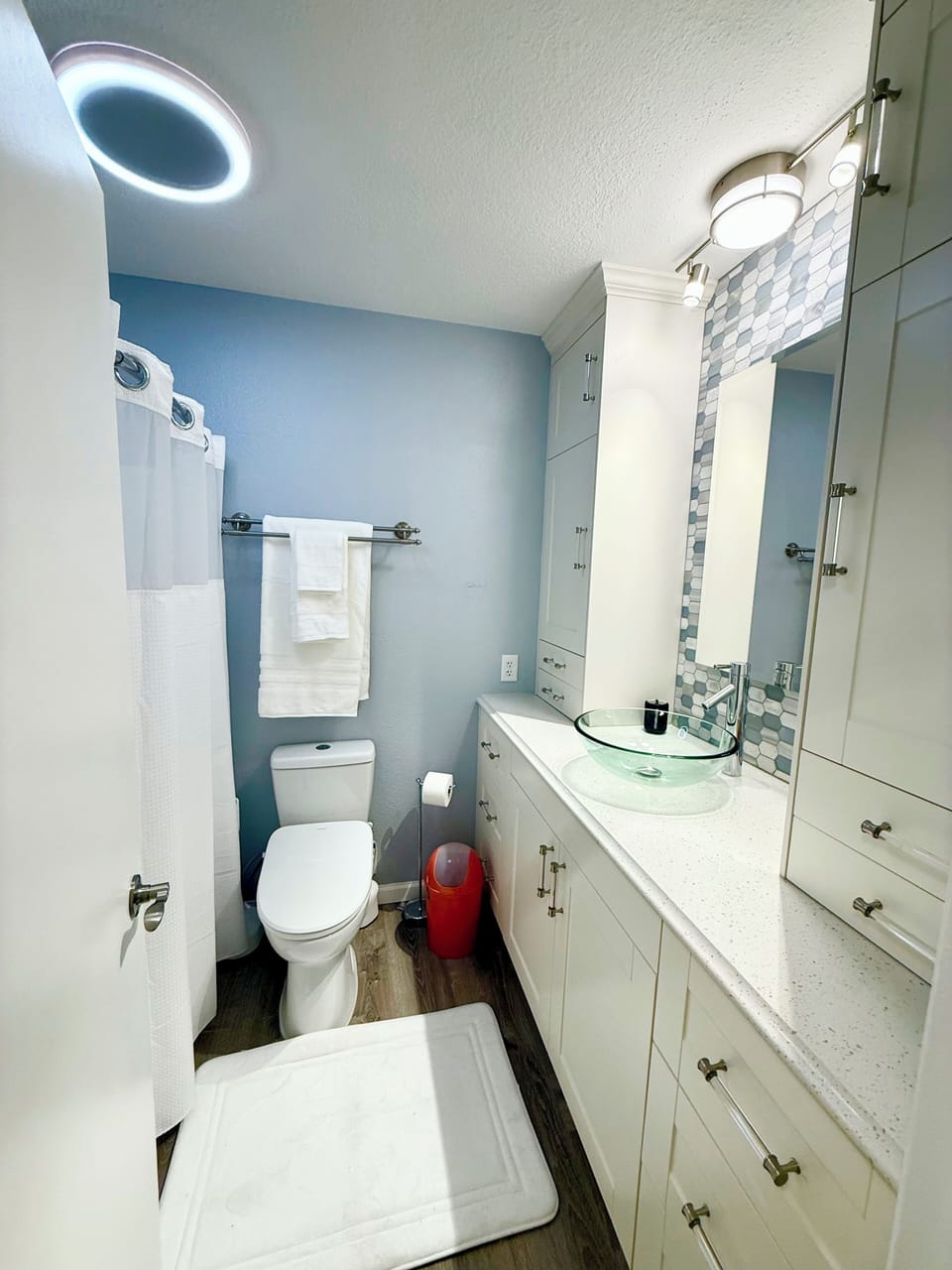 Bathroom for bedroom 2 & 3 in hallway