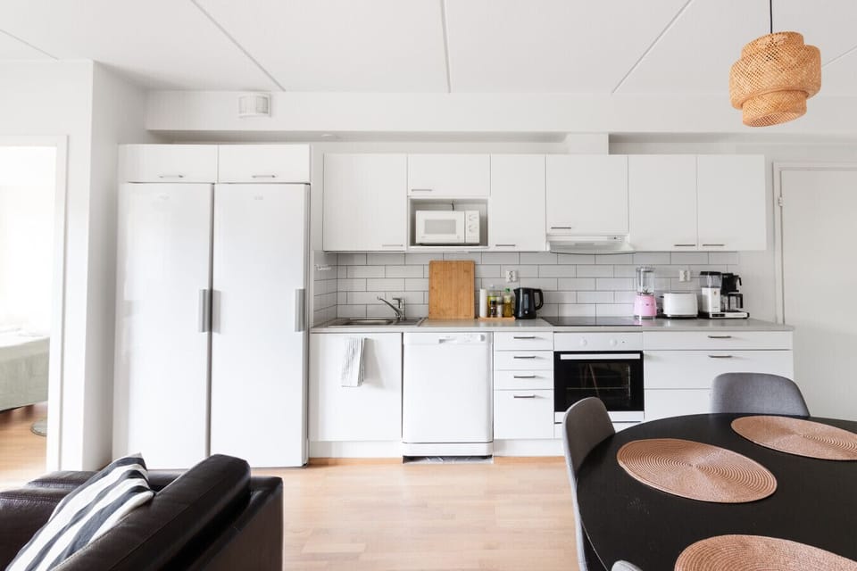 Modern and fully equipped kitchen.