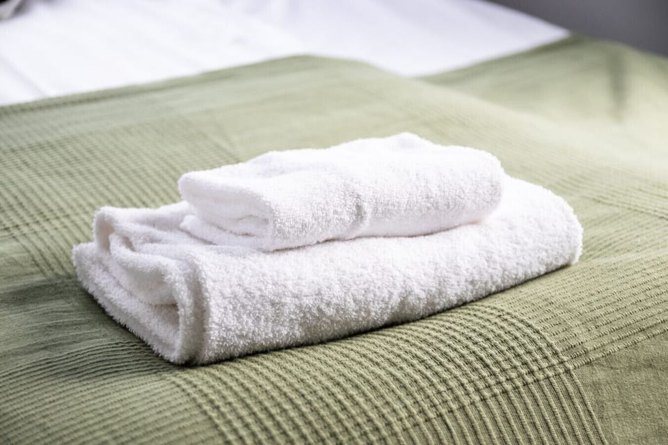 Fresh towels+linen.