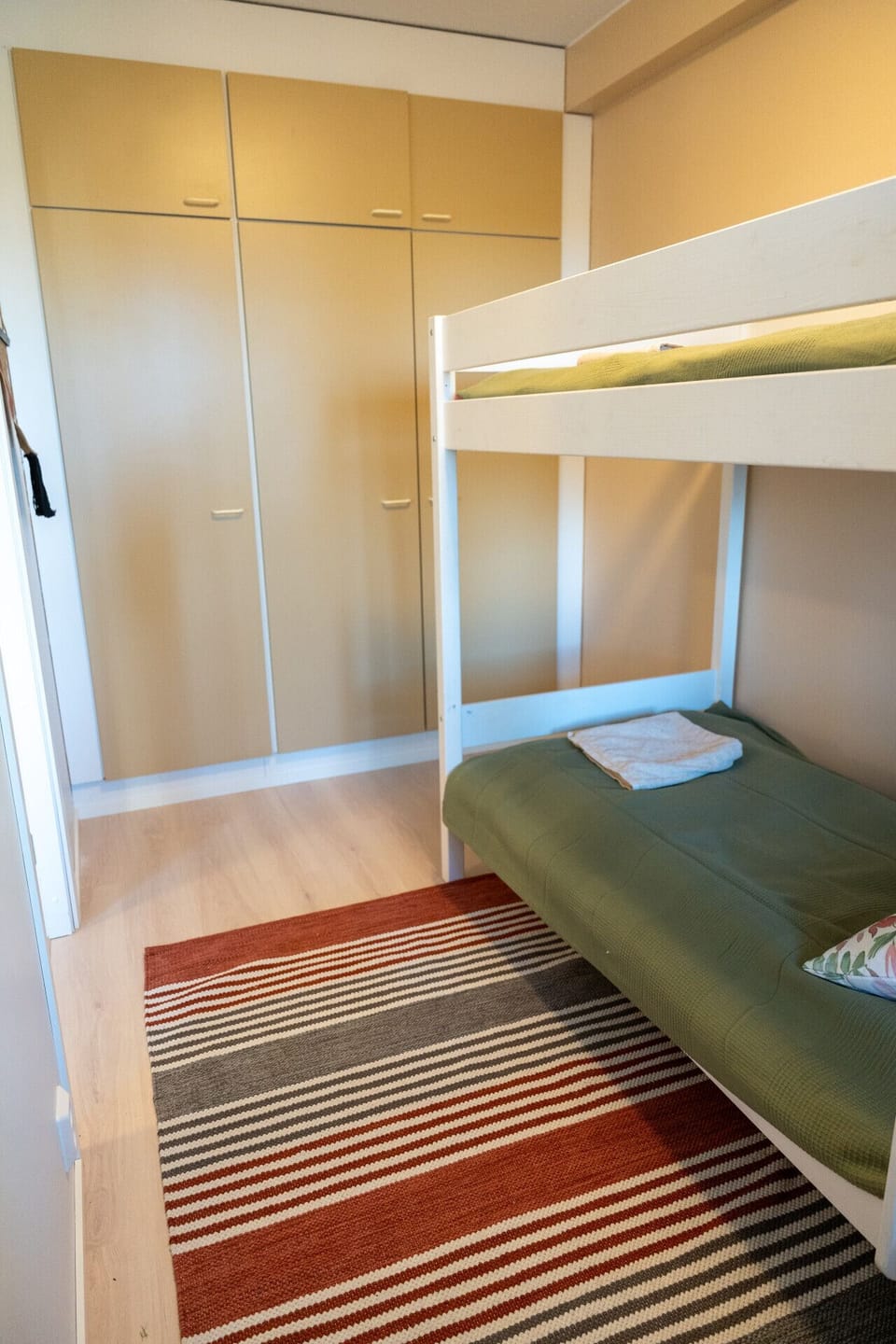 The bedroom has a bunk bed (2* 90cm * 200cm)