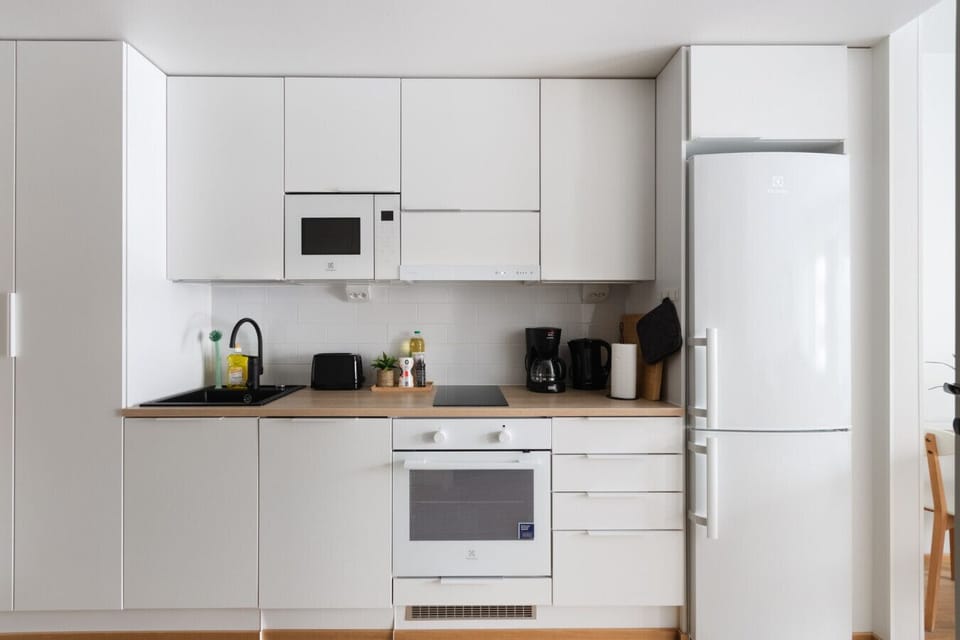 The kitchen is modern and fully equipped
