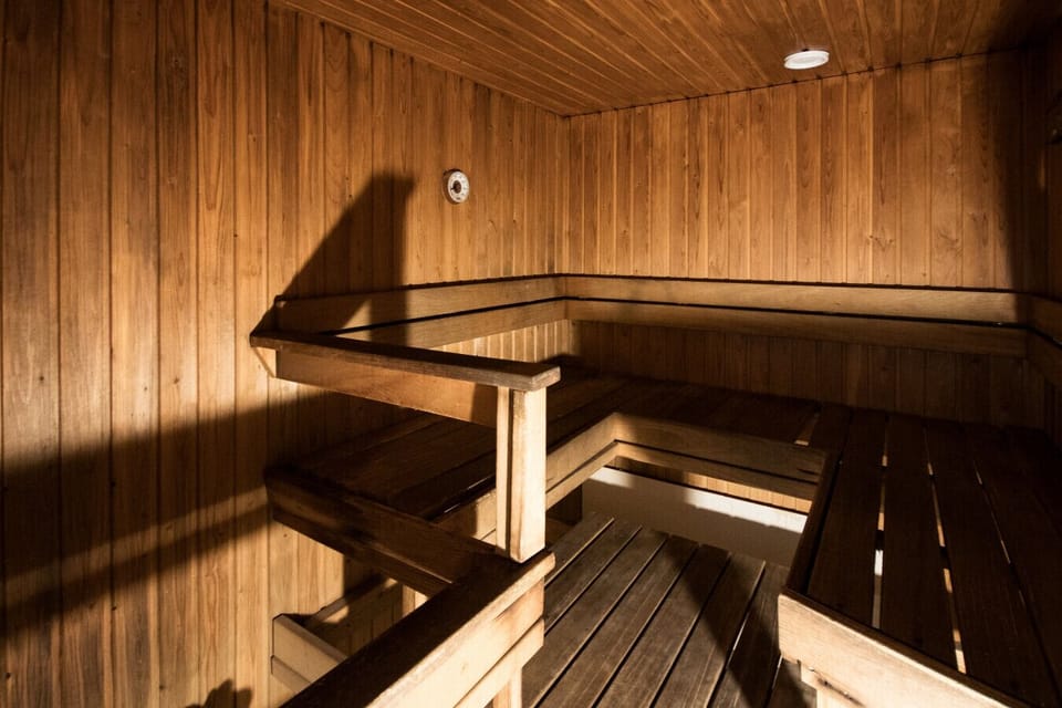 Free use sauna (shared).