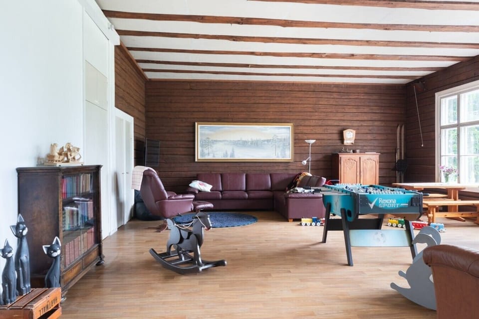 Spacious games and family room with foosball and rocking horses - Vuorenkyläntie 7, Hartola