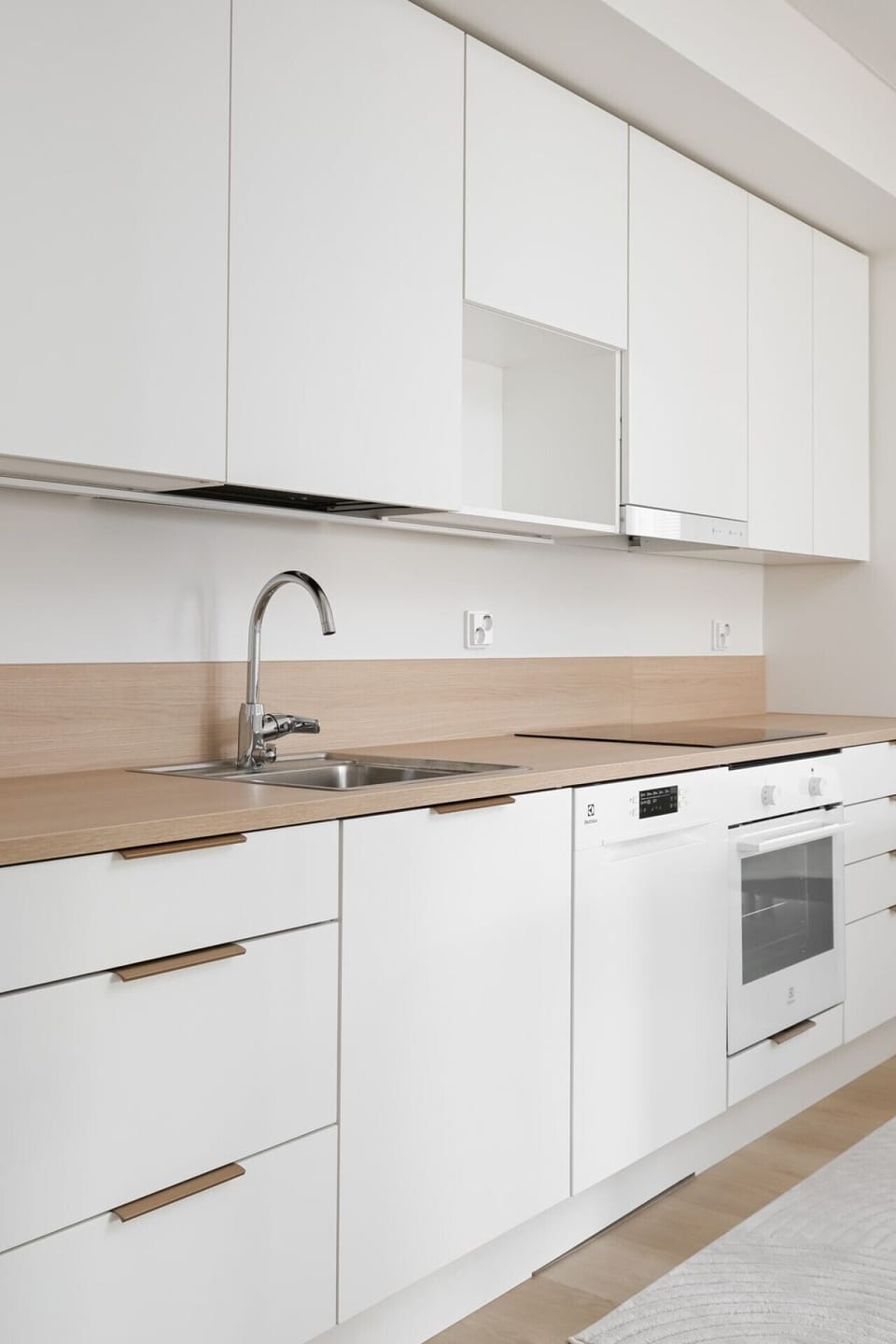 The fully equipped kitchen