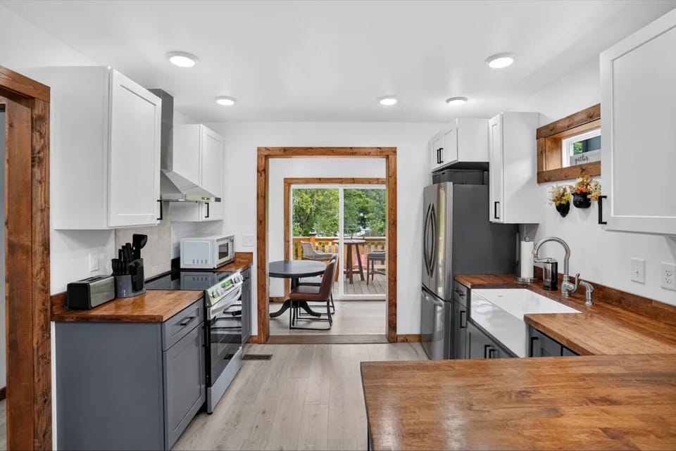 Full kitchen area