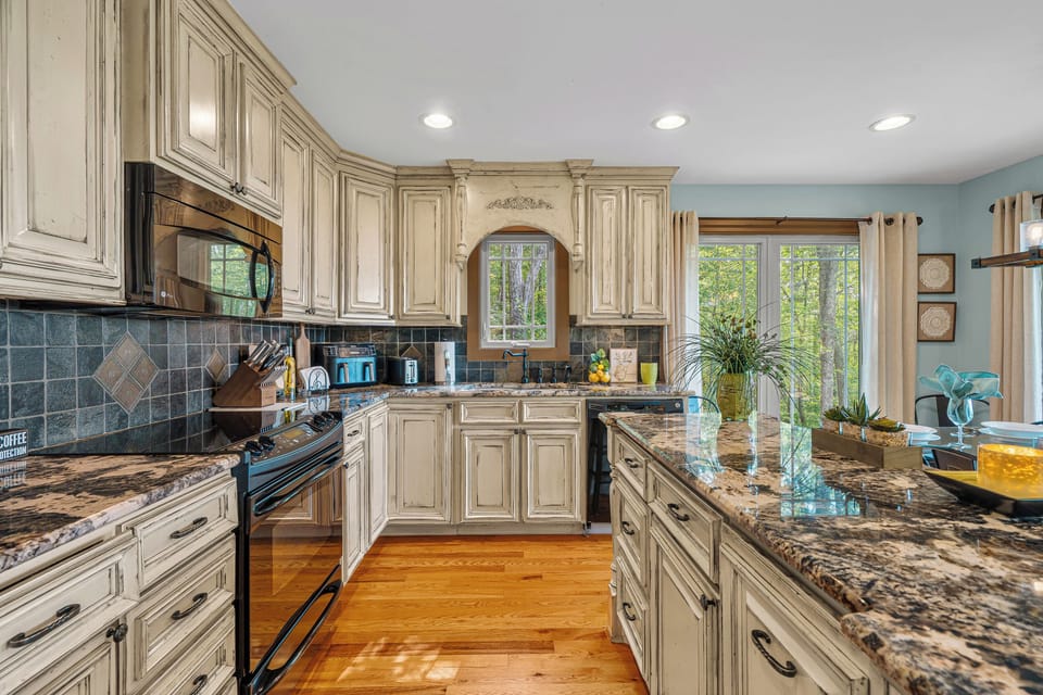 Gorgeous kitchen with stainless steel appliances. You'll want to make some homemade meals for sure!