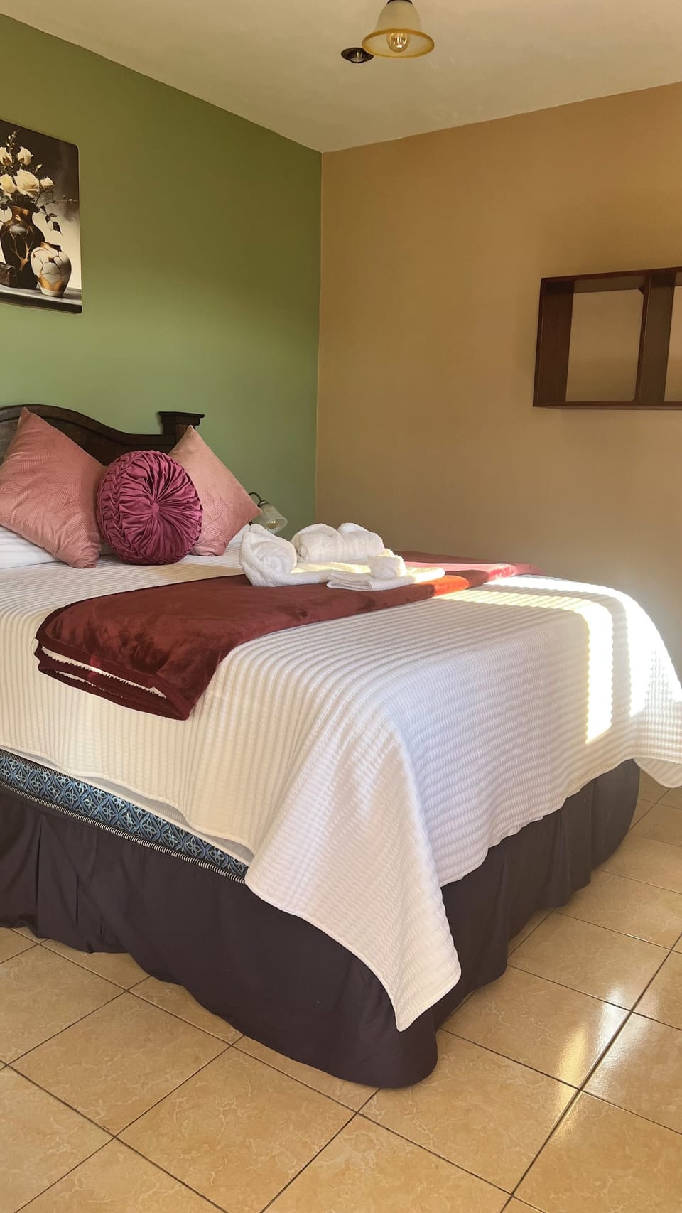 Classic Room, Mountain View | WiFi (free)