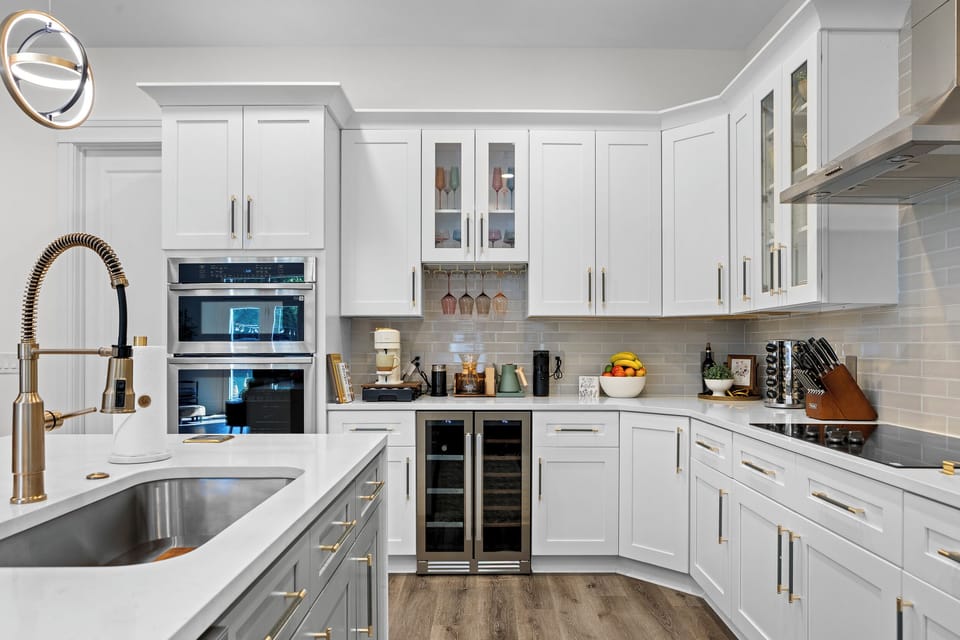 It is a chef's kitchen with every gadget you will possibly need to prepare a meal.
