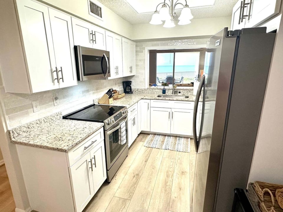 Condo, Multiple Beds, Ocean View (Surf Club 1307) | Private kitchen