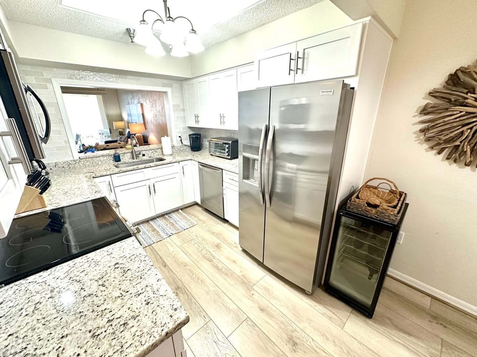 Condo, Multiple Beds, Ocean View (Surf Club 1307) | Private kitchen