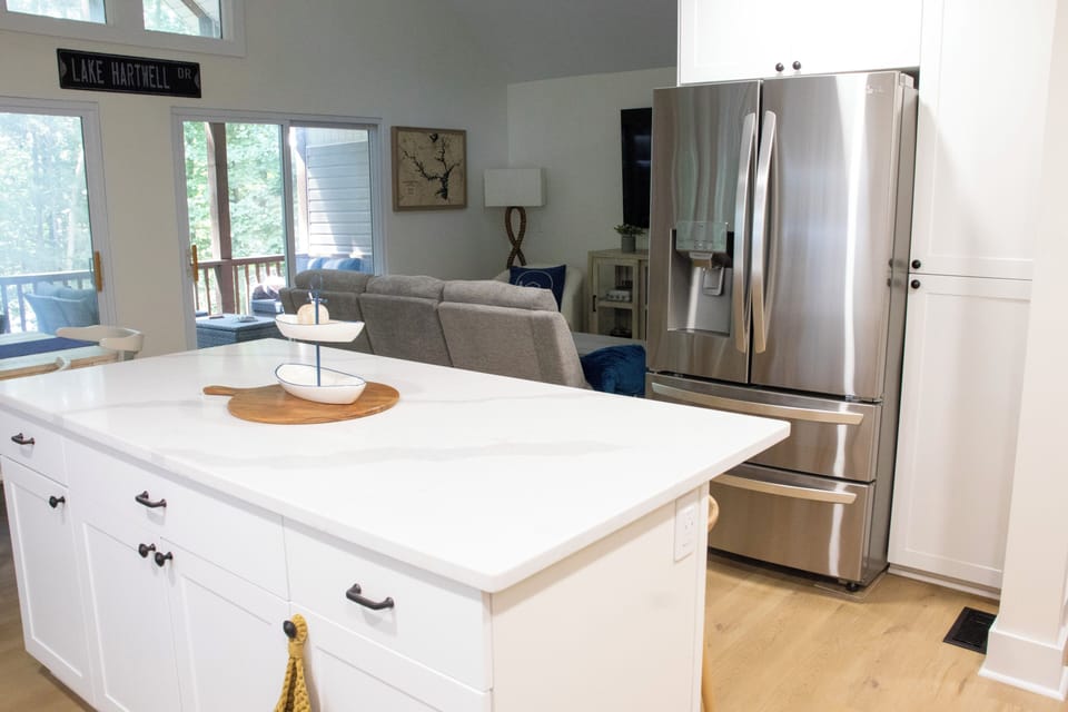 Abundance of kitchen storage.