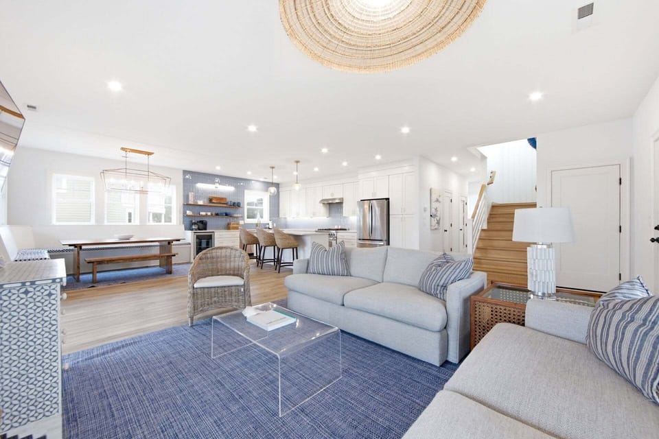 PCHV22: Reelin 22 | ML Living Area, Deck Access