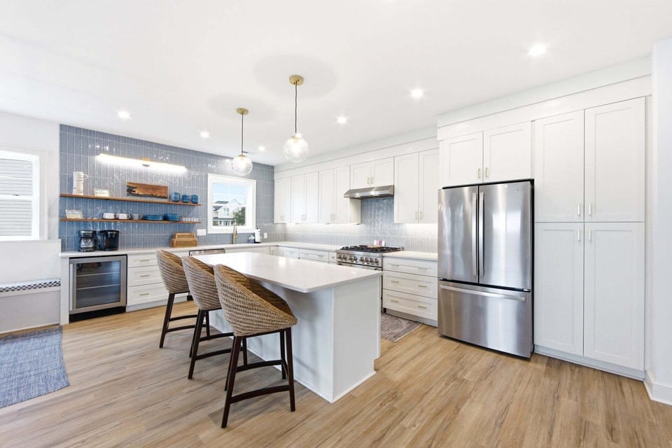 PCHV22: Reelin 22 | ML Kitchen - Island Seating for 3