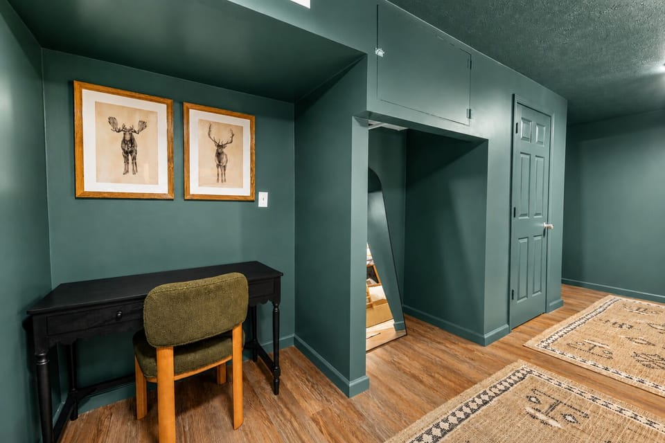Blackout drapes, WiFi (free), bed sheets