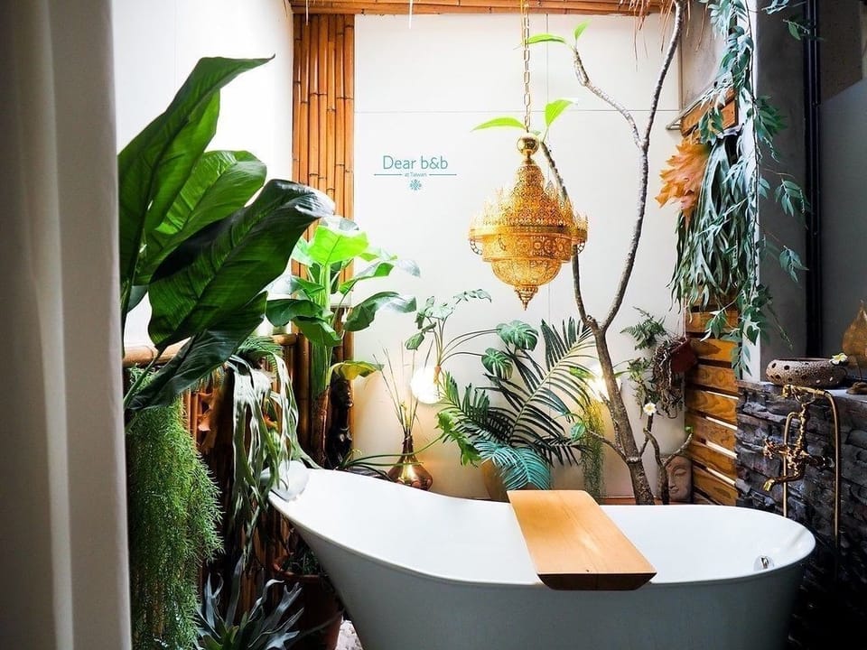 Separate tub and shower, free toiletries, hair dryer, towels