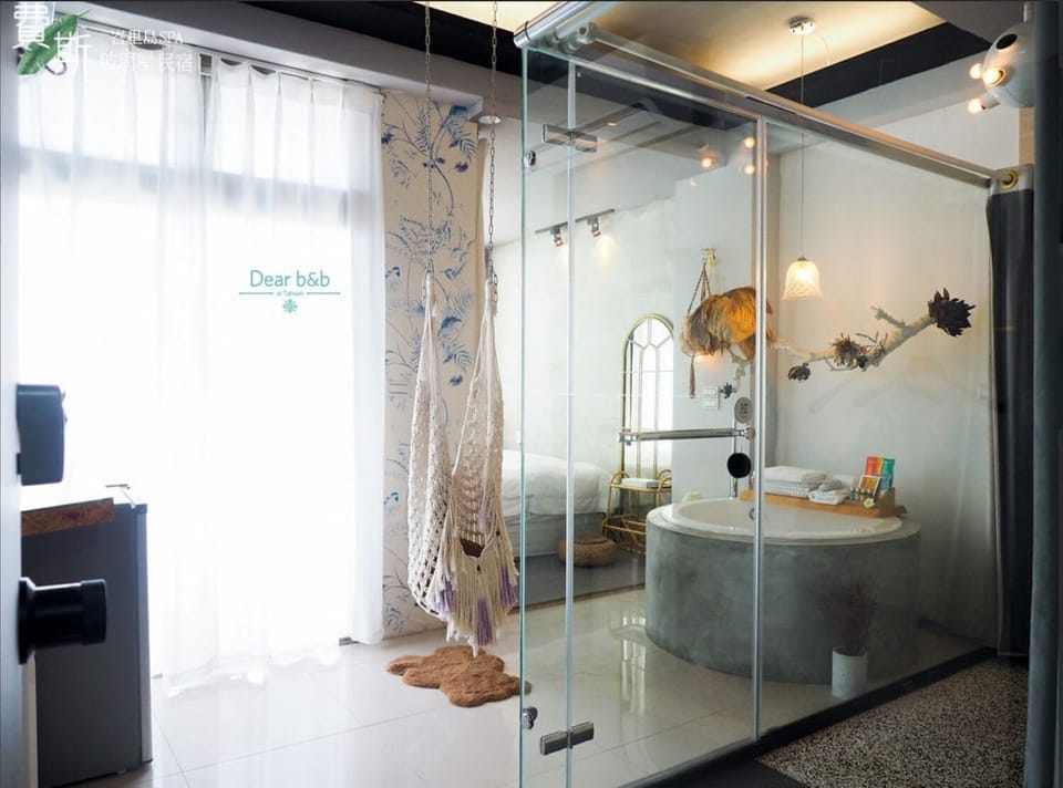 Separate tub and shower, free toiletries, hair dryer, towels