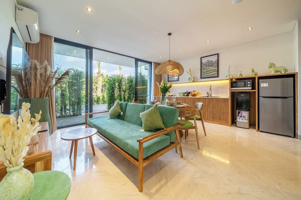 Bright and airy space with stylish decor and views of lush greenery!


