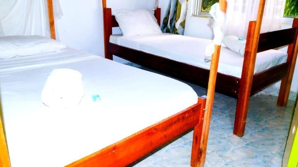 Economy Twin Room, Balcony, Courtyard View | In-room safe, WiFi (free)