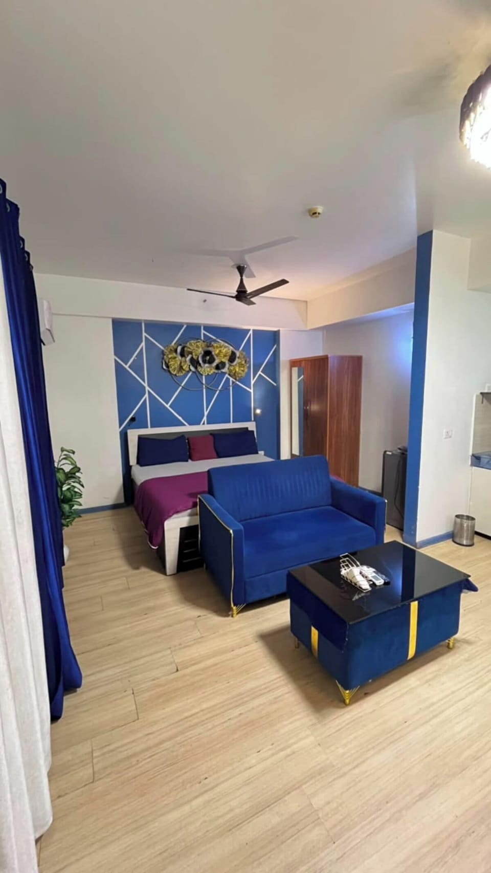 Luxury Studio, City View | Living area