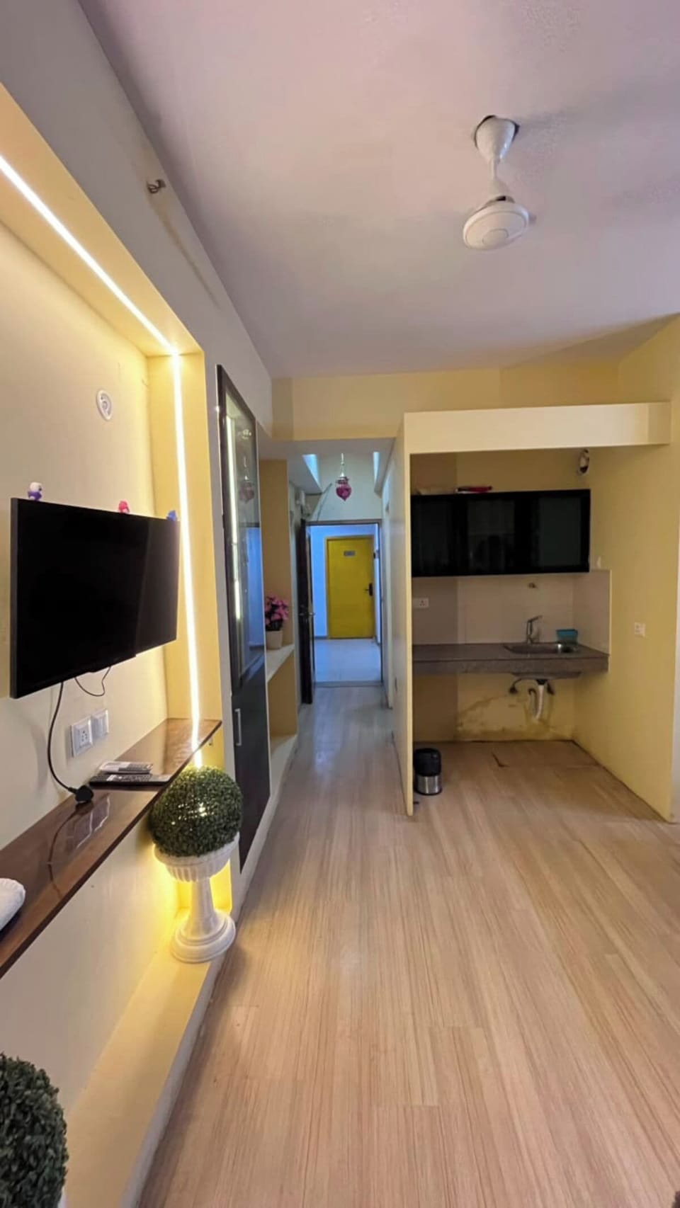 Luxury Studio, City View | Interior