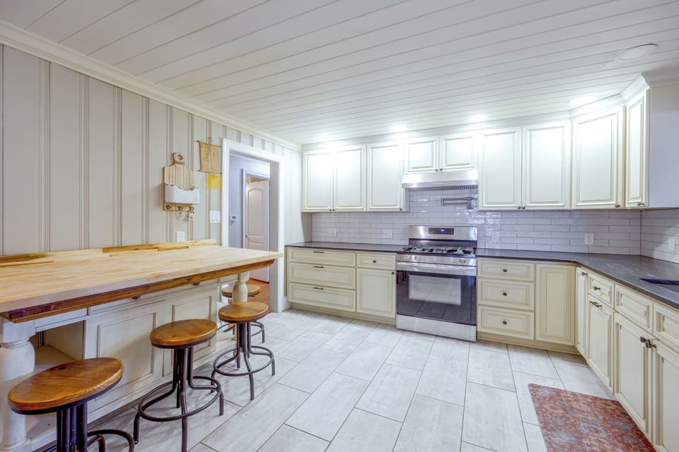 Kitchen | Refrigerator | Dishwasher