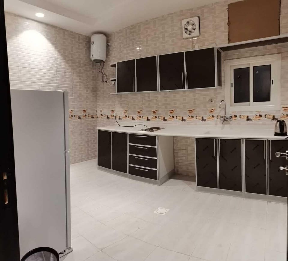 Suite, 3 Bedrooms | Private kitchen