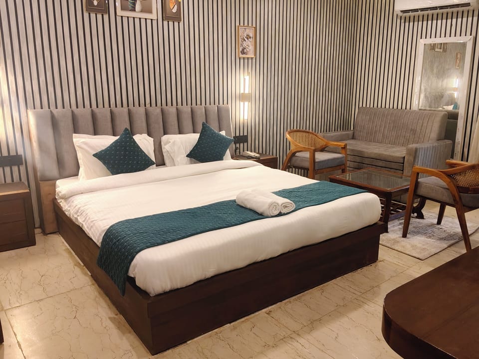 Deluxe Double Room, Balcony, Mountain View | Desk, laptop workspace, WiFi (free)