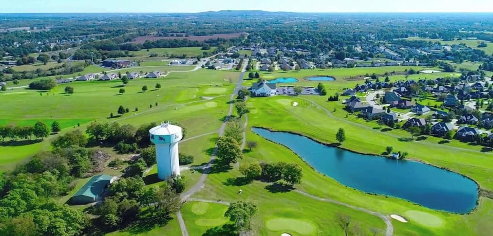 Weissinger Hills Golf Course – Approx. 4.7 miles (~10 min drive)