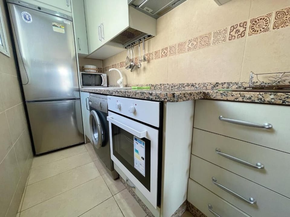 Studio, Balcony, Sea View | Private kitchen
