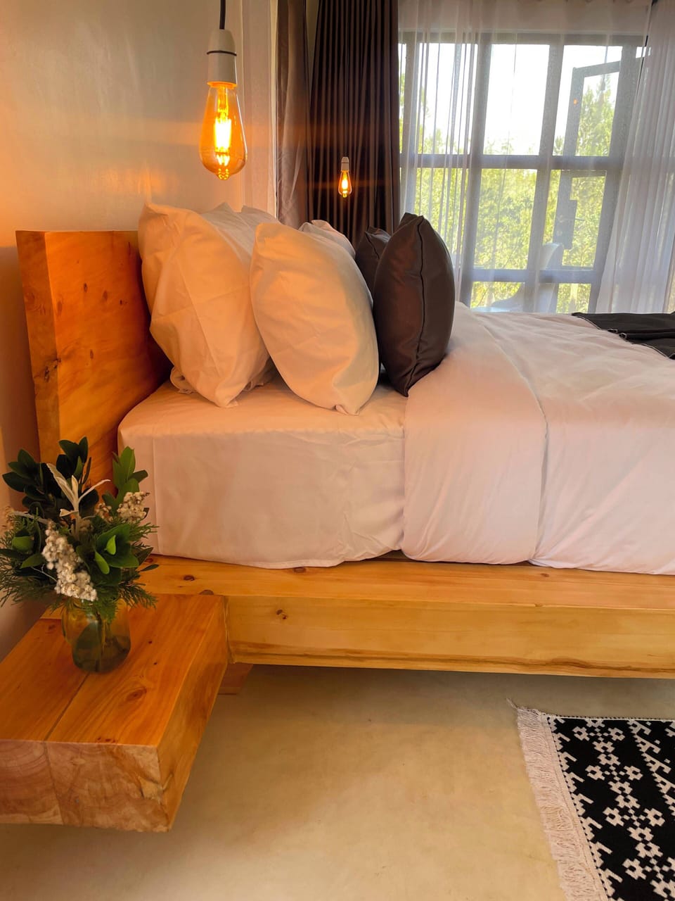 Deluxe Cottage, Mountain View | Laptop workspace, cribs (free), WiFi (free), bed sheets