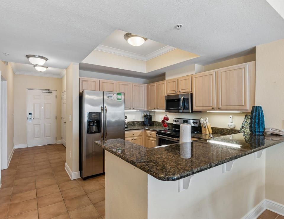 Fully Equipped Kitchen - Stainless Steel Appliances