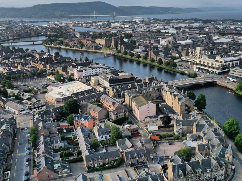 Water, Body Of Water, Urban Area, Water Resources, City, Building, Waterway, Residential Area, Bird'S-Eye View, Channel