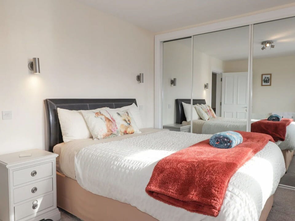Bed, Furniture, Bedding, Interior Design, Bedroom, Bed Sheet, Room, Flooring, Linens, Ceiling