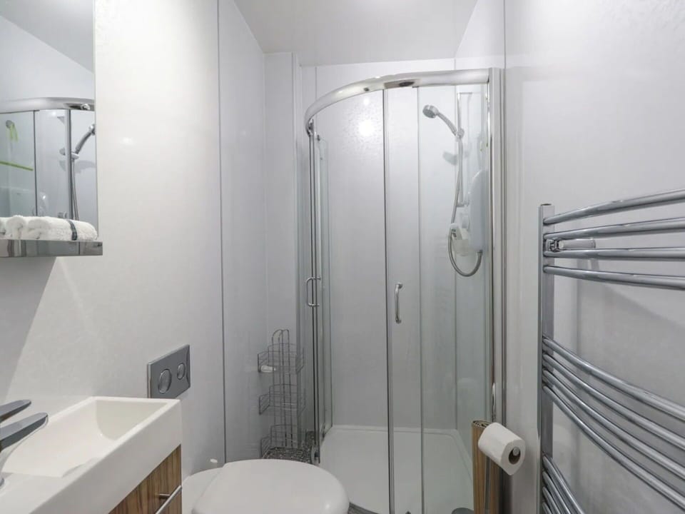 Interior Design, Plumbing Fixture, Bathroom, Flooring, Wall, Floor, Sink, Bathroom Sink, Tap, Room