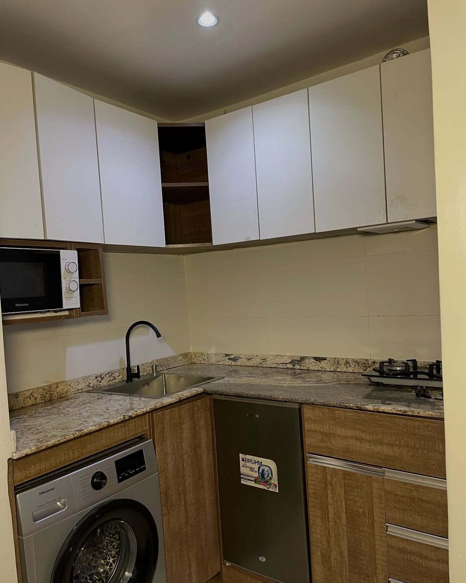 Superior Apartment, Balcony, City View | Private kitchen | Fridge, microwave, oven, stovetop