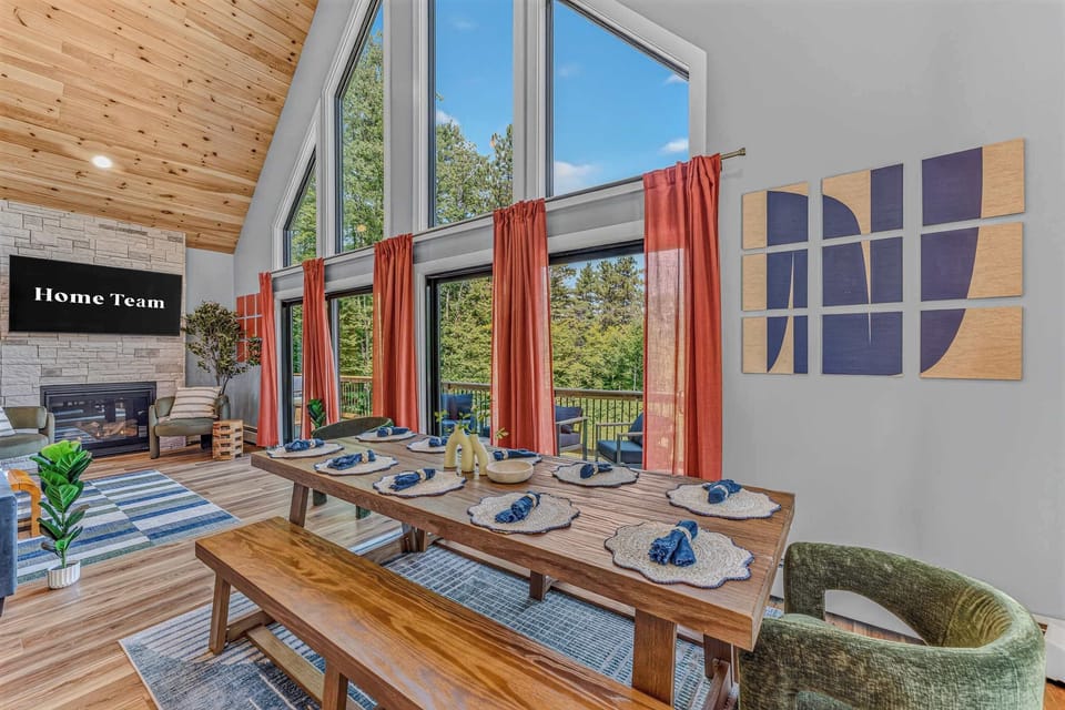 Enjoy dinner with a view. Floor to ceiling windows bring the forest right up to the table.