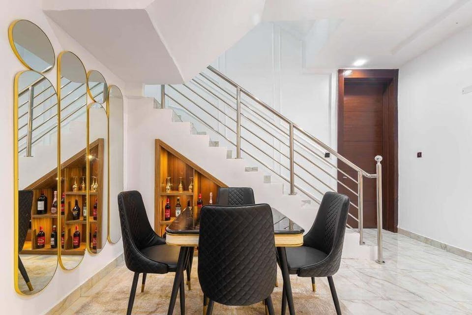 Deluxe Apartment, Balcony, City View | Dining