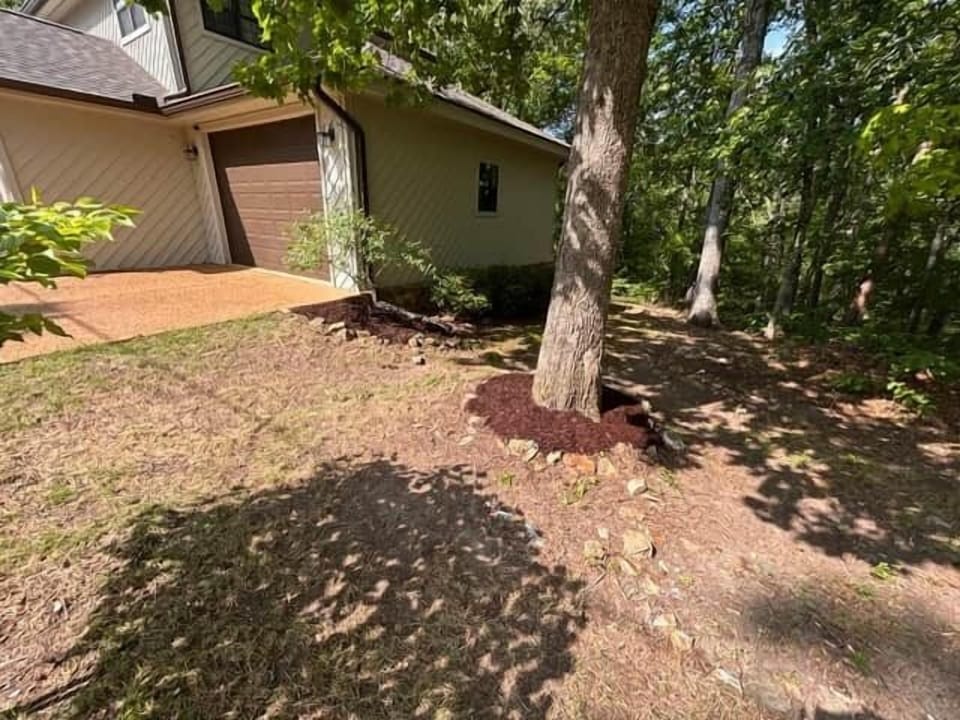 Garage, side yard