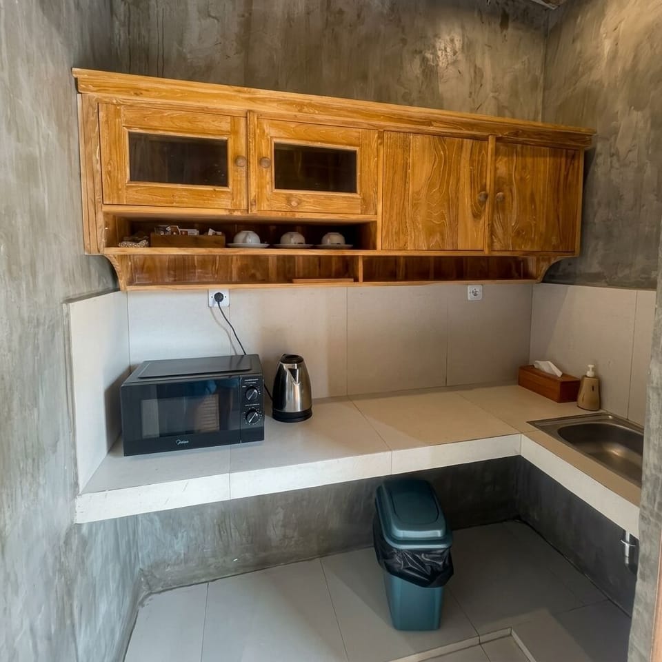 Superior Villa, Private Pool, Sea View | Private kitchen | Mini-fridge, microwave, cookware/dishes/utensils