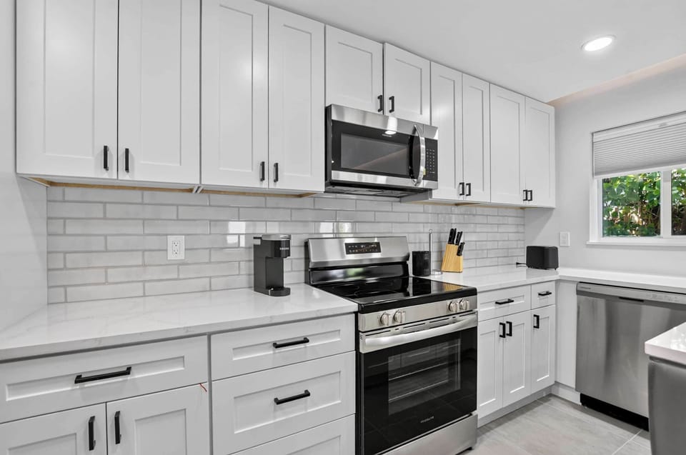 Apartment, Multiple Beds, Kitchen, Ocean View (Coveside Hideaway 2 ) | Private kitchen