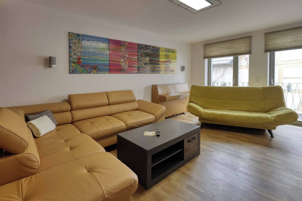 House, 3 Bedrooms | Living area | Books