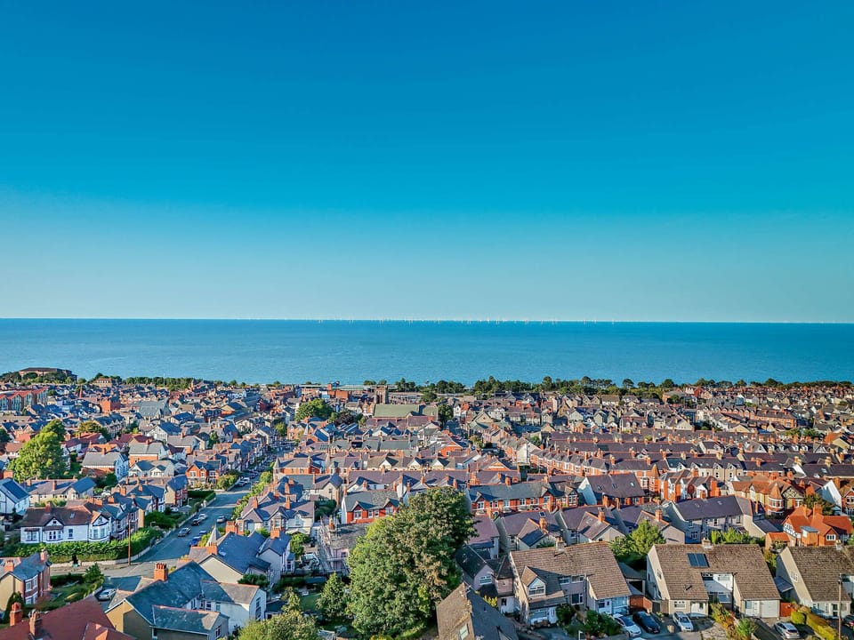 BKL Seaview House, Colwyn Bay - Host & Stay