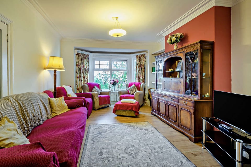 BKL Seaview House, Colwyn Bay - Host & Stay