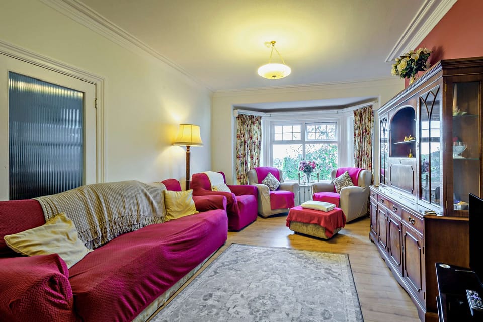 BKL Seaview House, Colwyn Bay - Host & Stay