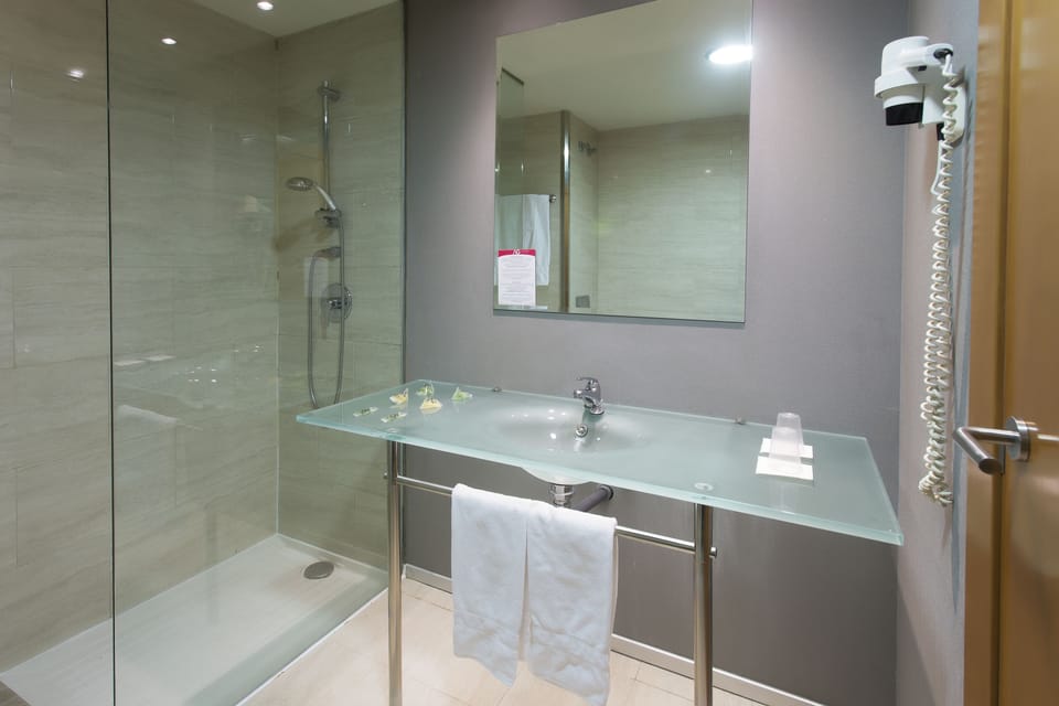 Shower, free toiletries, hair dryer, towels